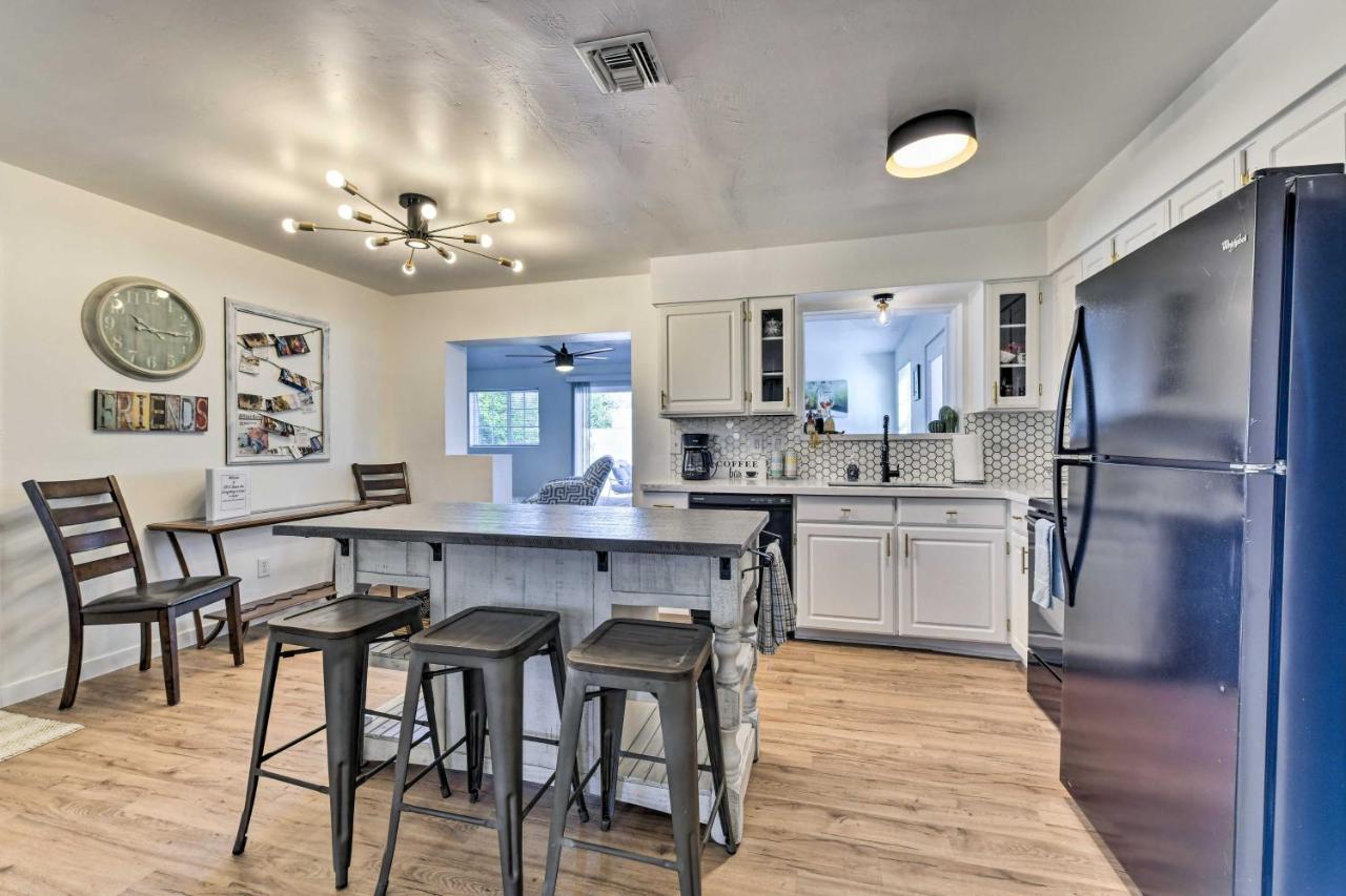 Downtown Gilbert Home With Fenced Yard And Fire Pit! Kültér fotó