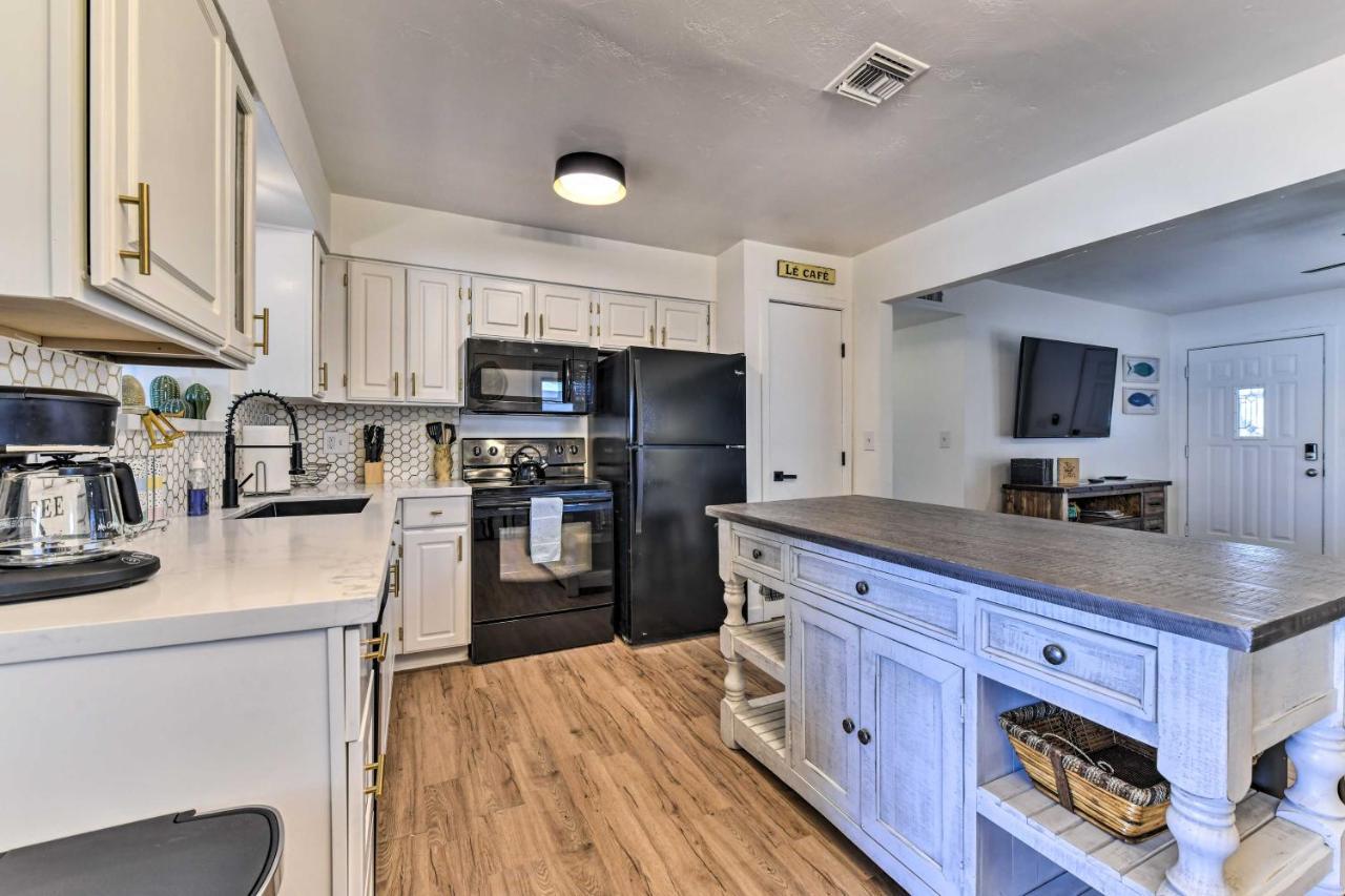 Downtown Gilbert Home With Fenced Yard And Fire Pit! Kültér fotó